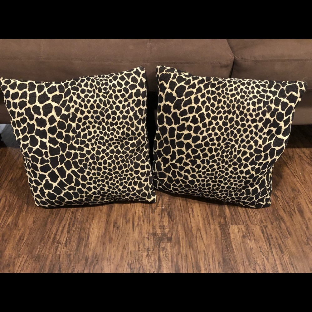 Cheetah pillows (2 pillows)
